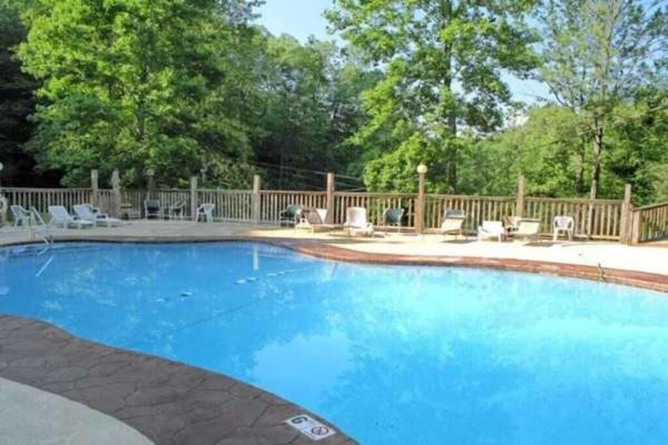 A Charming Cabin, Pool, Firepit, Hot Tub-Jacuzzi Gatlinburg Luaran gambar