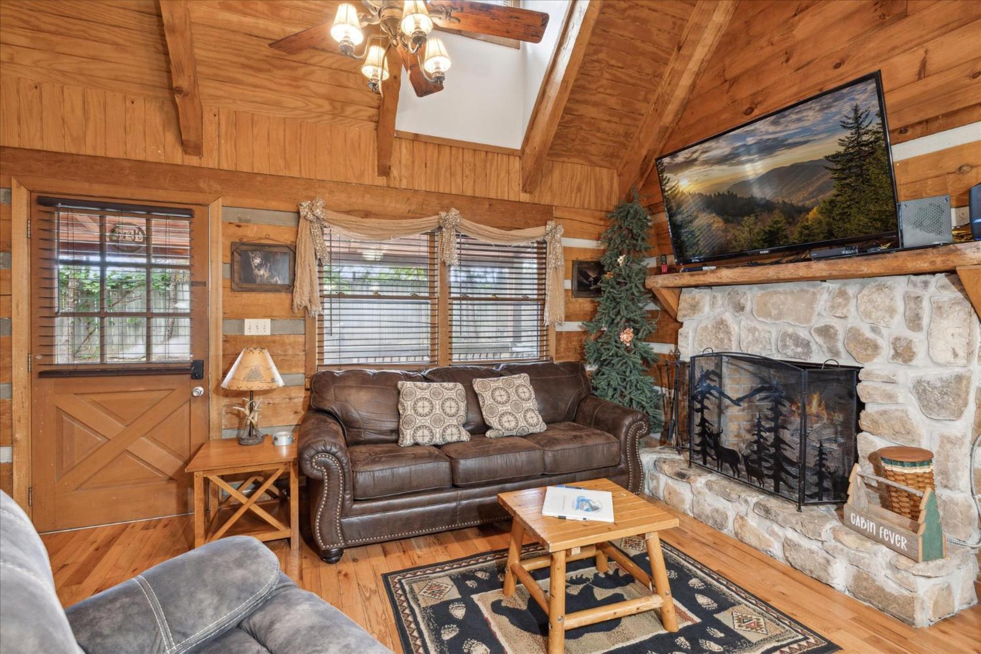 A Charming Cabin, Pool, Firepit, Hot Tub-Jacuzzi Gatlinburg Luaran gambar