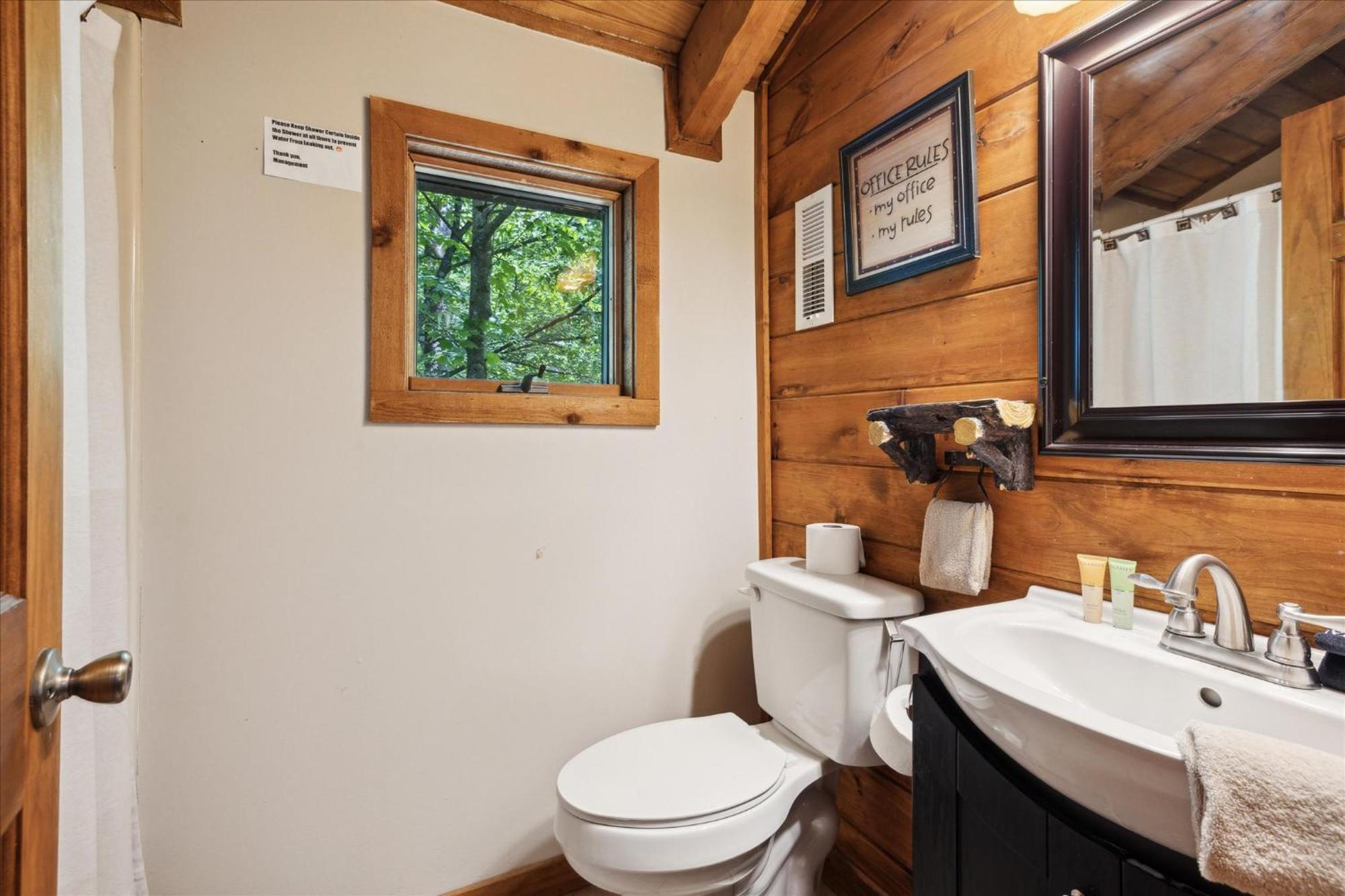 A Charming Cabin, Pool, Firepit, Hot Tub-Jacuzzi Gatlinburg Luaran gambar